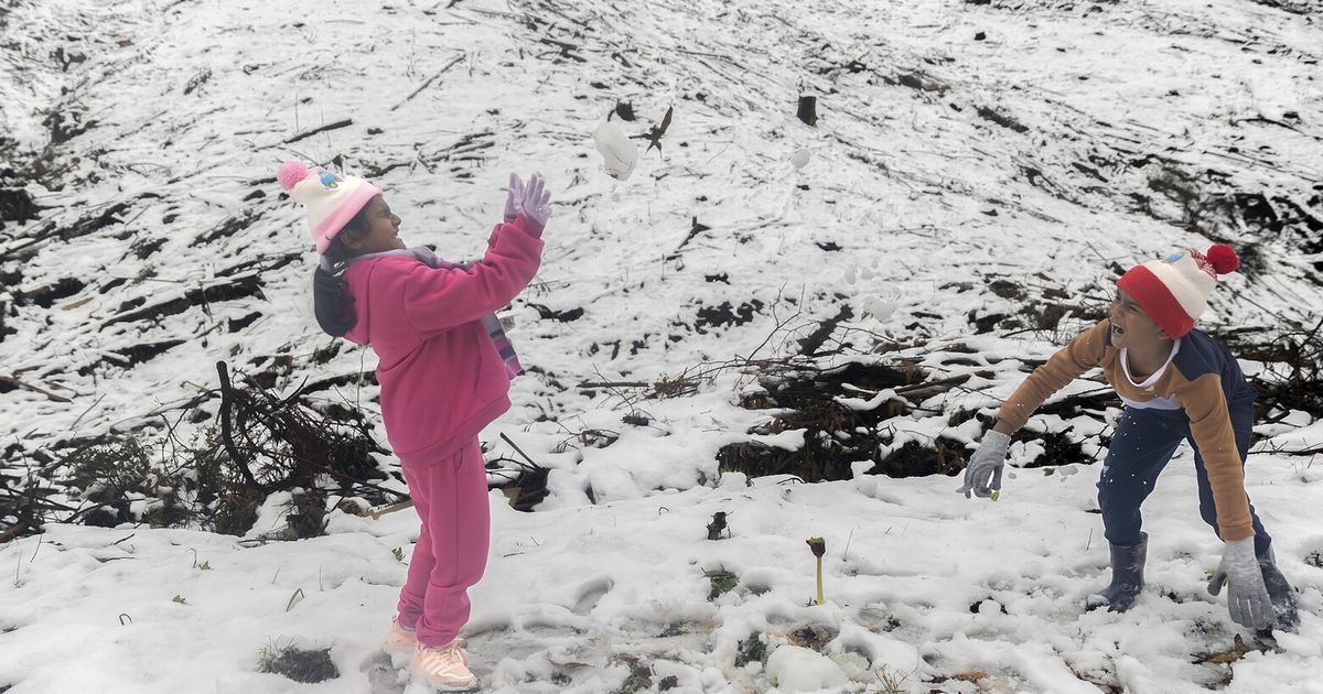 Las últimas tormentas de nieve azotan la costa sudafricana y dejan dos muertos