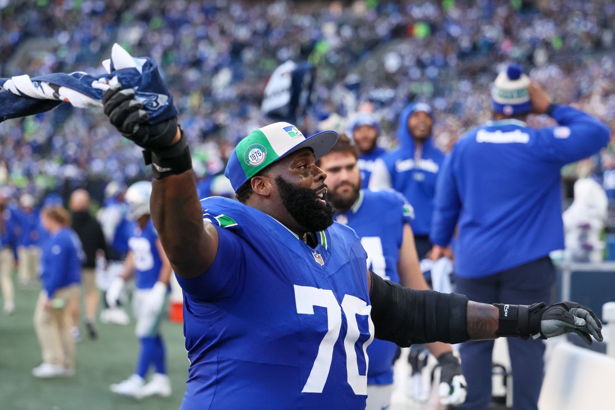 Hurting at tackle, Seahawks bring 42-year-old Jason Peters in for visit | The Seattle Times