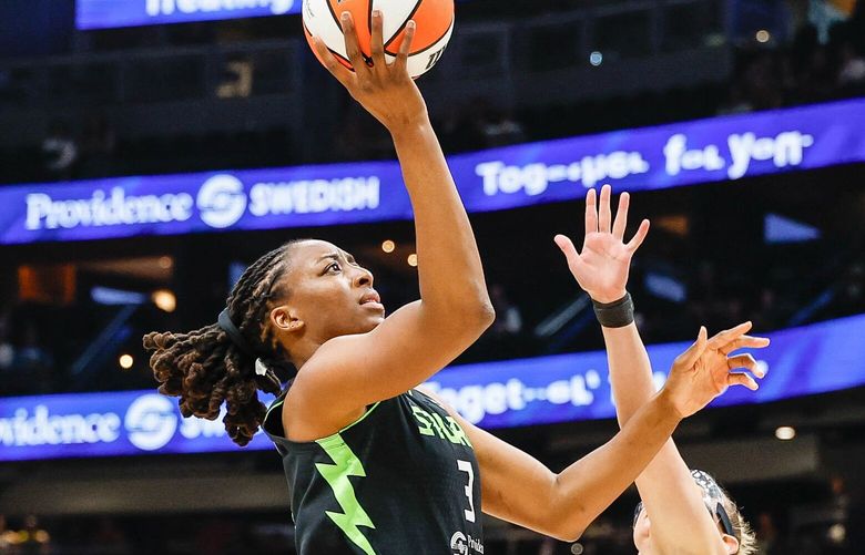 Nneka Ogwumike sails into the lane for a shot in the first quarter.  The New York Liberty played the Seattle Storm in WNBA Basketball Friday, August 30, 2024 at Climate Pledge Arena, in Seattle, WA. 227825