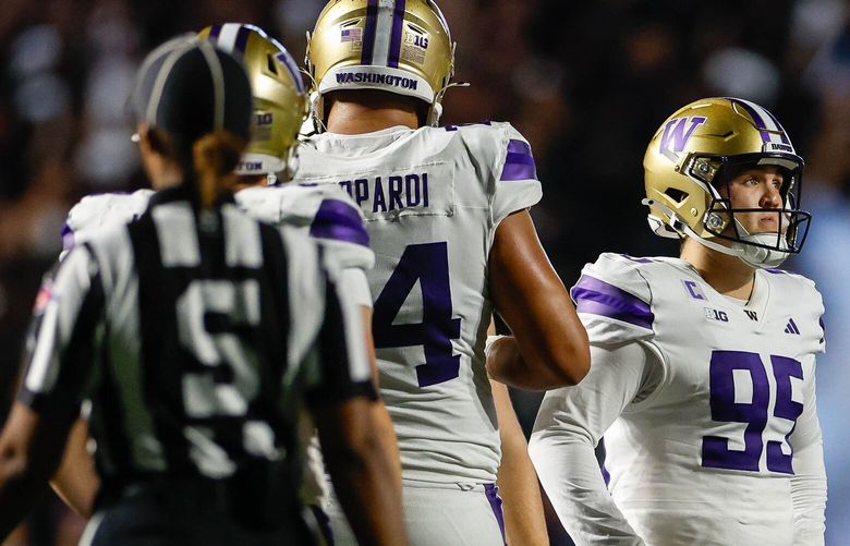 Grady Gross reacts to a missed field goal in the fourth quarter.  The Washington Huskies played the Rutgers University Scarlet Knights in Big-10 Football Friday, Sept. 27, 2024 at SHI Stadium, in Piscataway, NJ. 228126