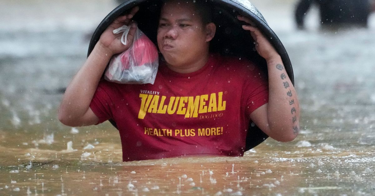 Una feroz tormenta azota el norte de Filipinas tras dejar 14 muertos en deslizamientos de tierra e inundaciones