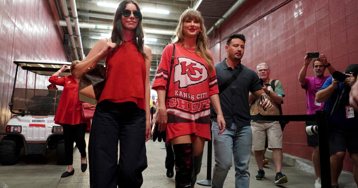 Taylor Swift, fresh off the VMAs, back at Arrowhead to watch boyfriend Travis Kelce and the Chiefs