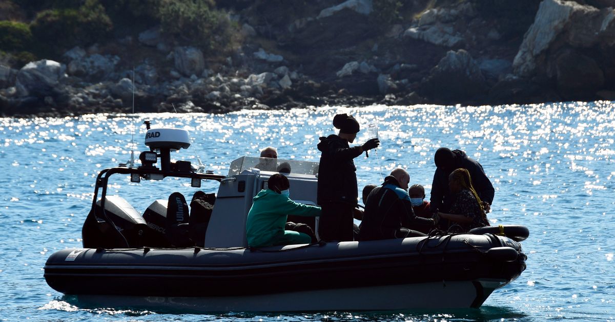 Cuatro migrantes murieron intentando llegar a una isla del este de Grecia en una pequeña embarcación que se hundió