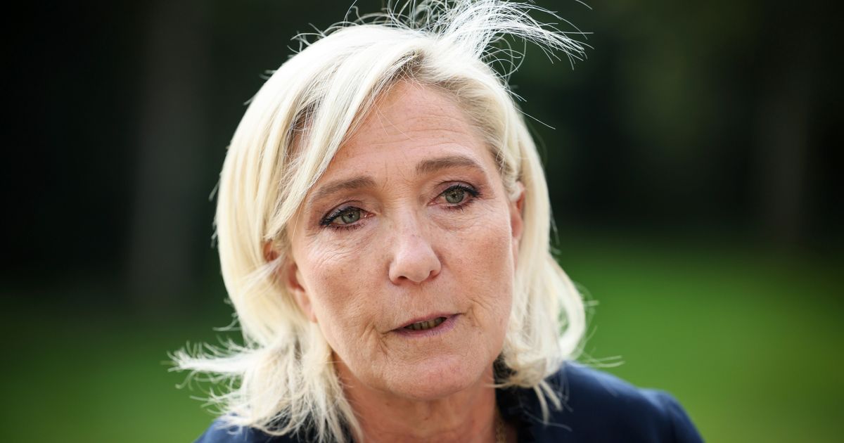 El futuro de Le Pen está en juego mientras funcionarios franceses de extrema derecha van a juicio por presunto malversación de fondos de la UE