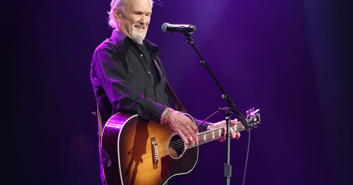 Barbra Streisand, Dolly Parton, Martin Scorsese and more stars pay tribute to Kris Kristofferson