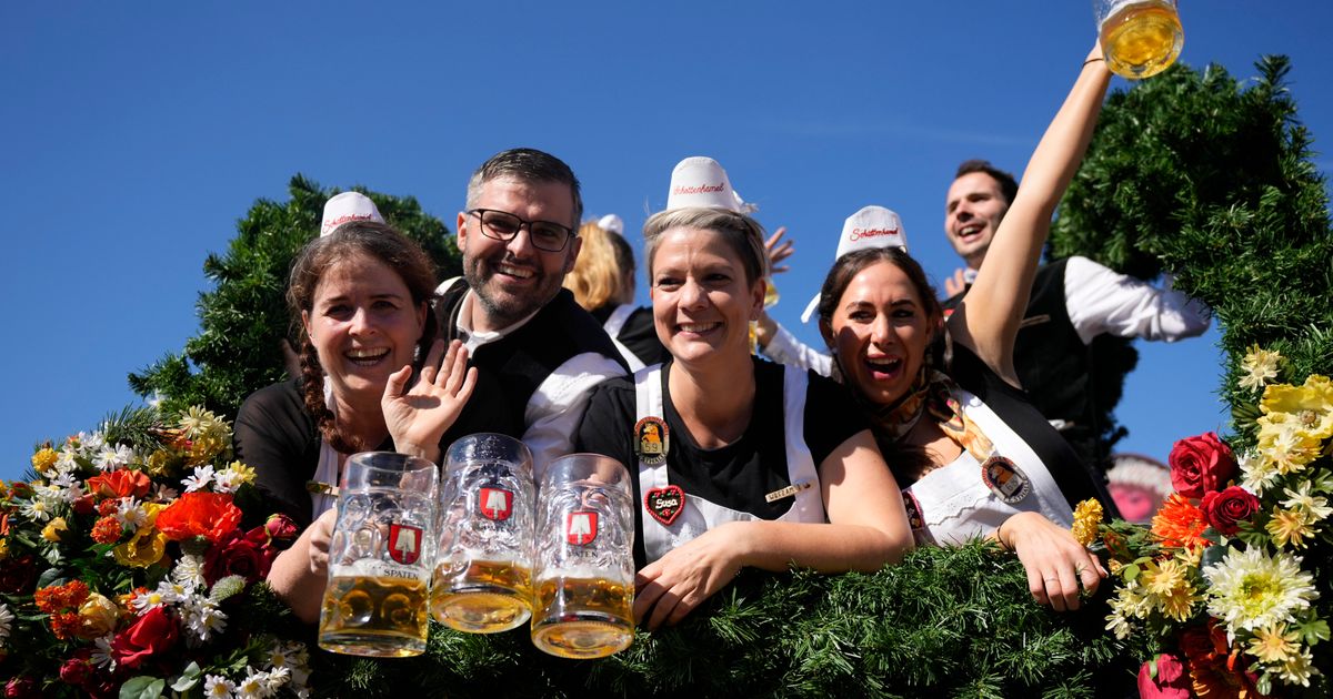 El Oktoberfest ya está abierto. El festival folclórico más grande del mundo comienza después de la ceremonia de apertura de barriles