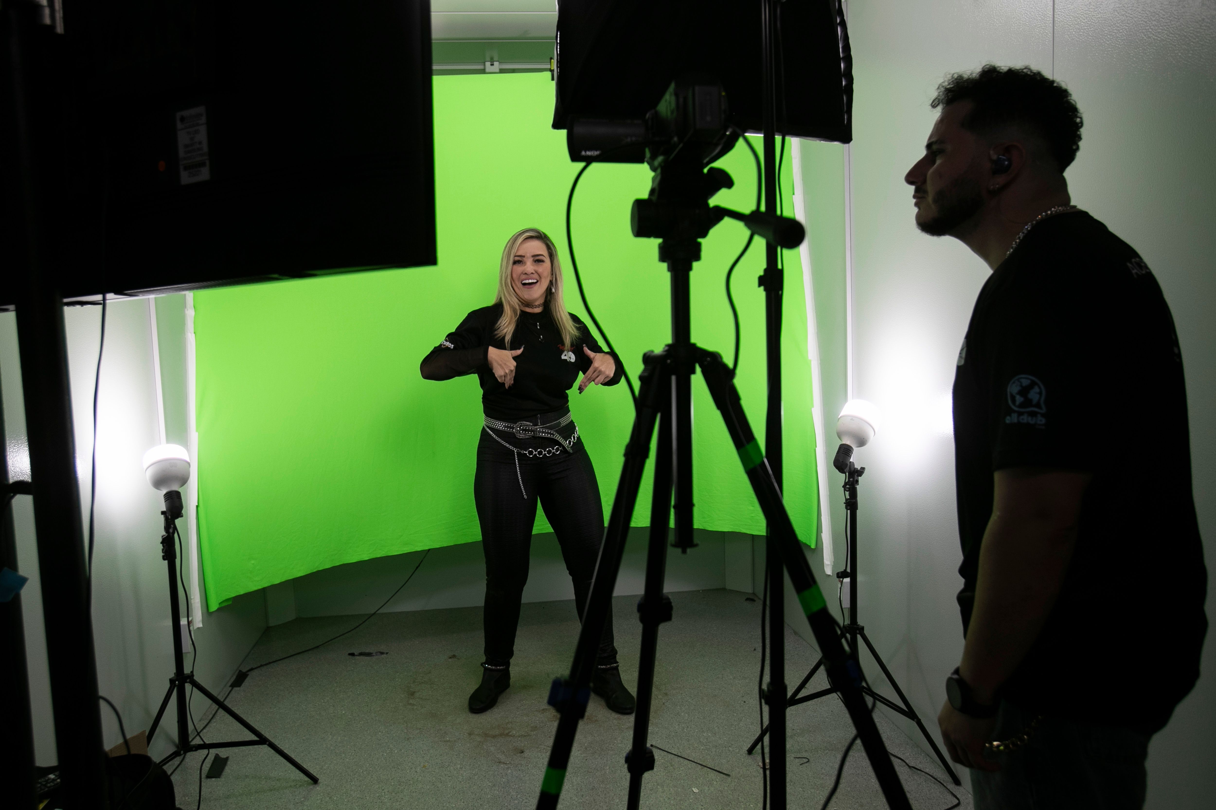 Rock in Rio's sign language pumps up Brazil's deaf audience | The