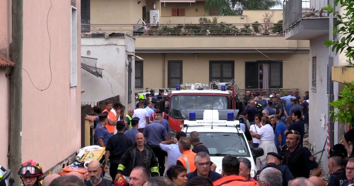 El derrumbe de un edificio en Italia mata a dos hermanos pequeños y a su madre