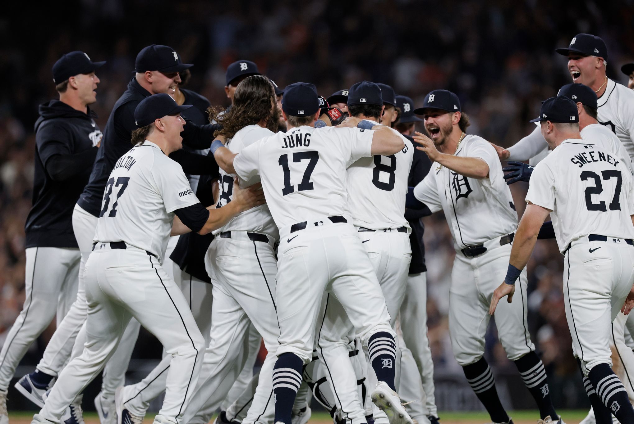 Tigers clinch AL wild card with 4-1 win over White Sox, ending decade-long  postseason drought | The Seattle Times