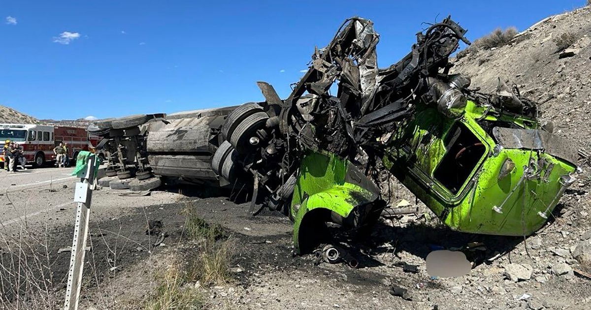 5 people killed in a 4vehicle chain reaction crash on central Utah