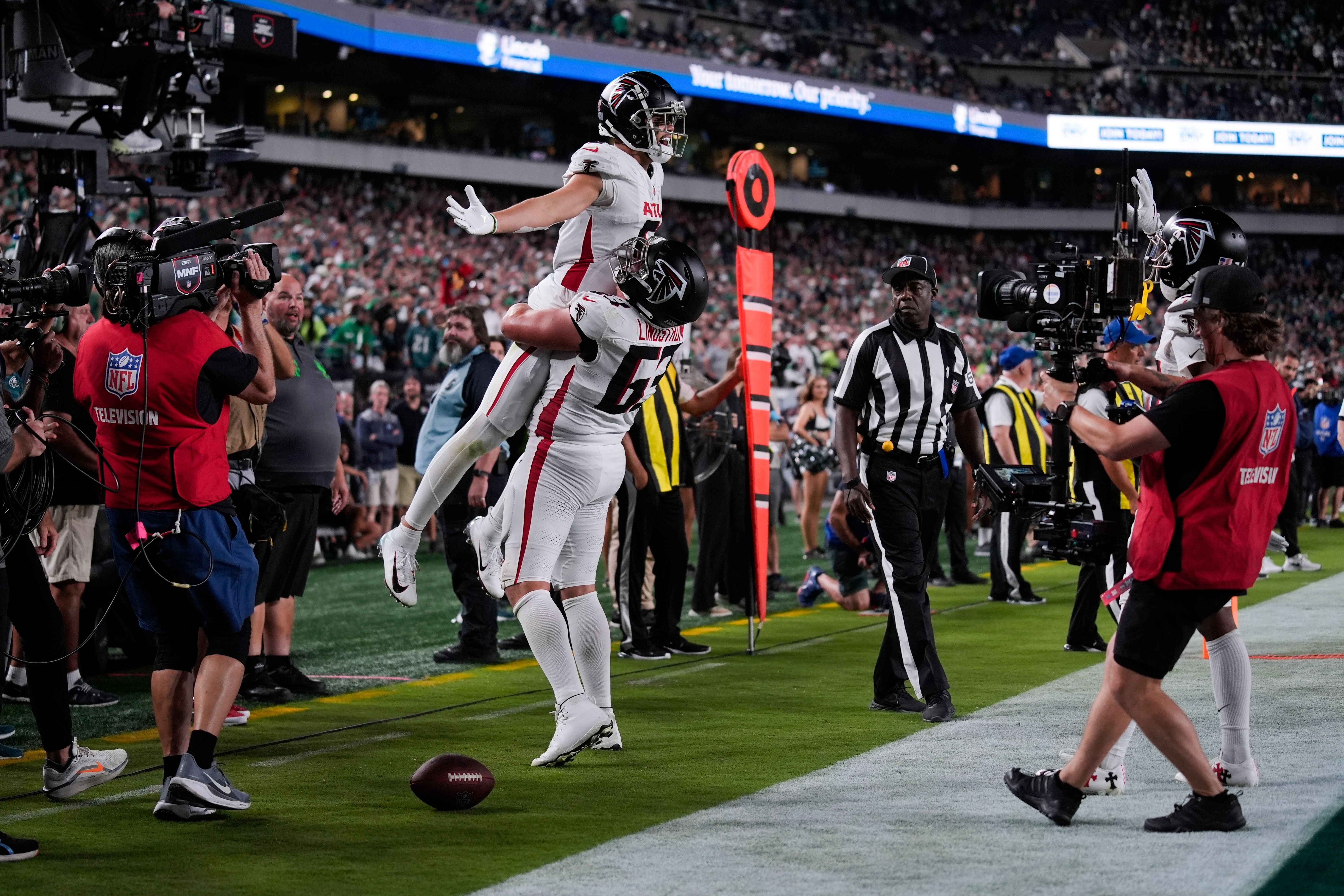 Cousins caps winning drive with TD pass to London as Falcons rally