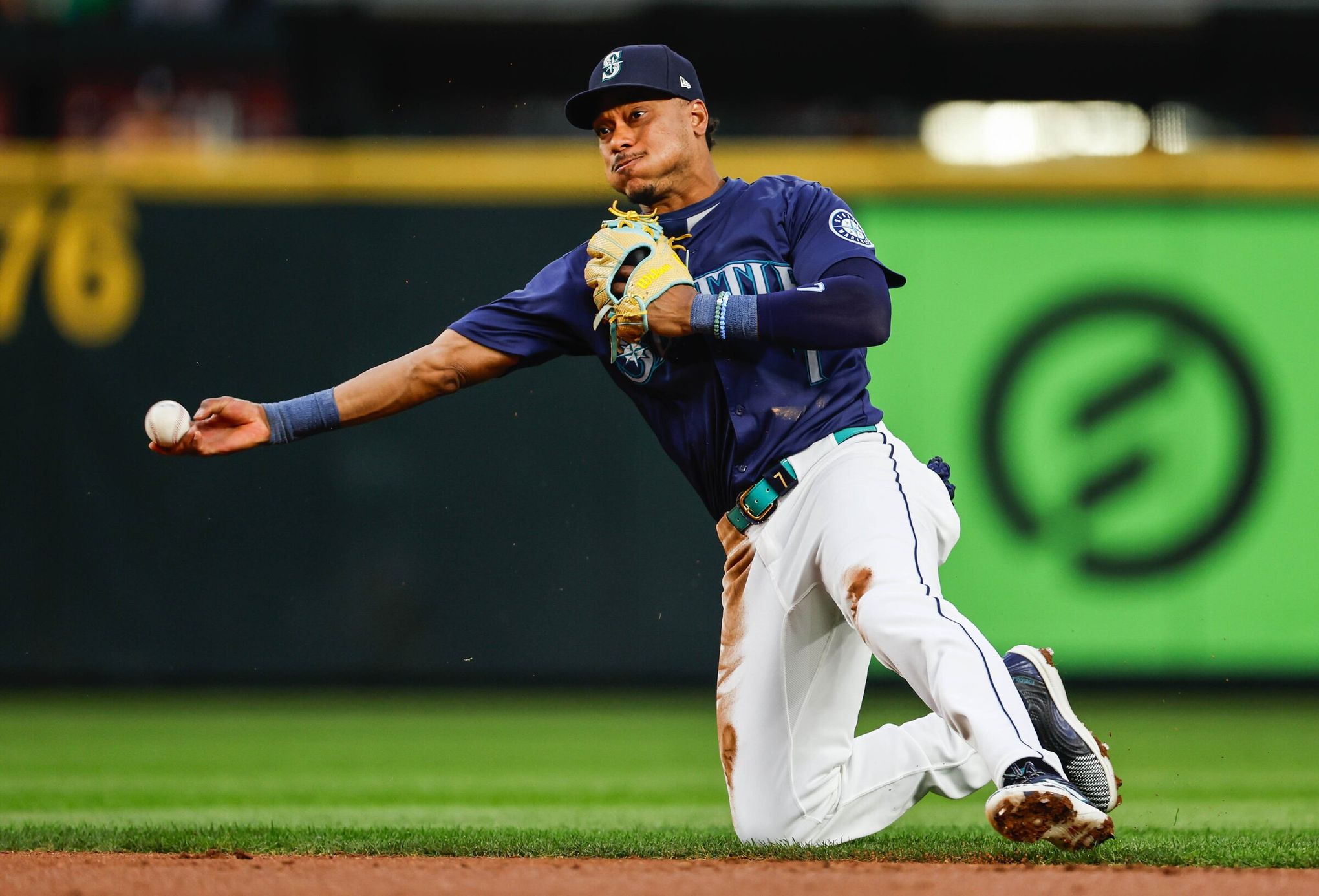 Mariners' Jorge Polanco undergoes knee surgery to address nagging issue | The Seattle Times