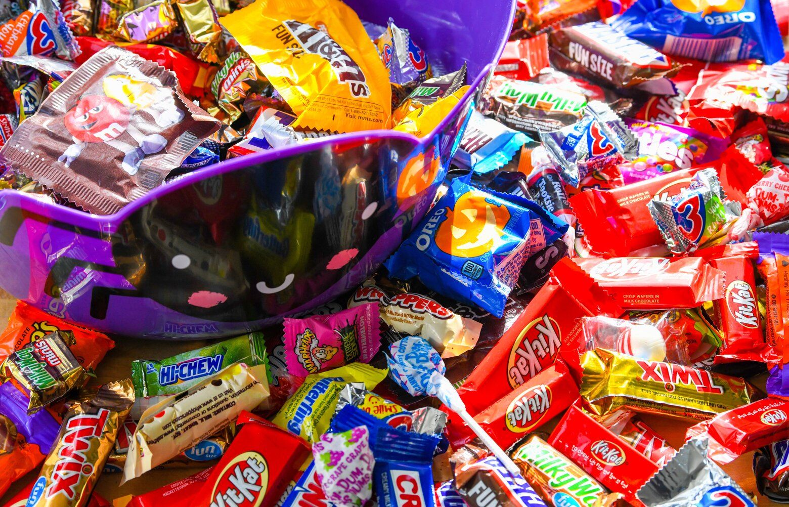 10162024_TZR_Halloween_Candy_t