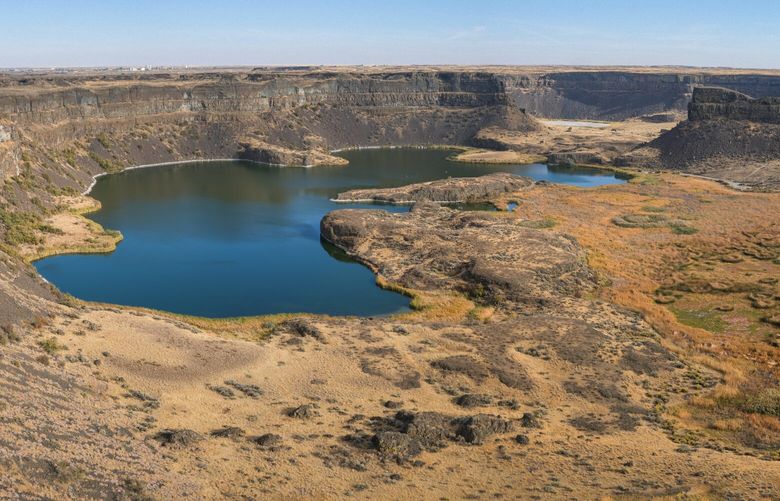 A panoramic shot of Dry Falls in later afternoon