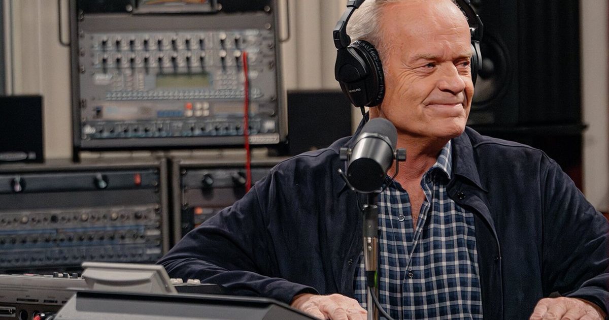 Kelsey Grammer, 70, expecting eighth child