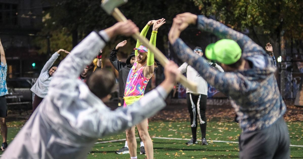 As 14-year-old Seattle business shutters, its runners form a new group