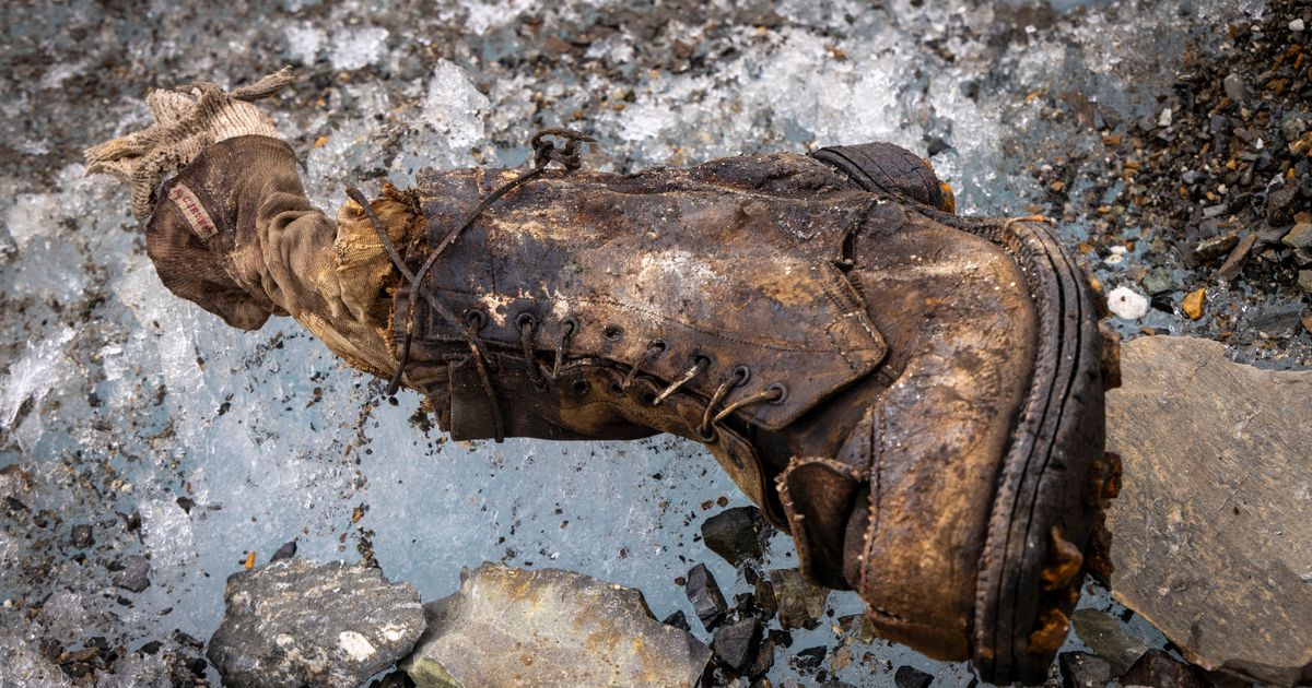 Se cree que se encontraron restos parciales de un escalador británico 100 años después de la ascensión al Everest