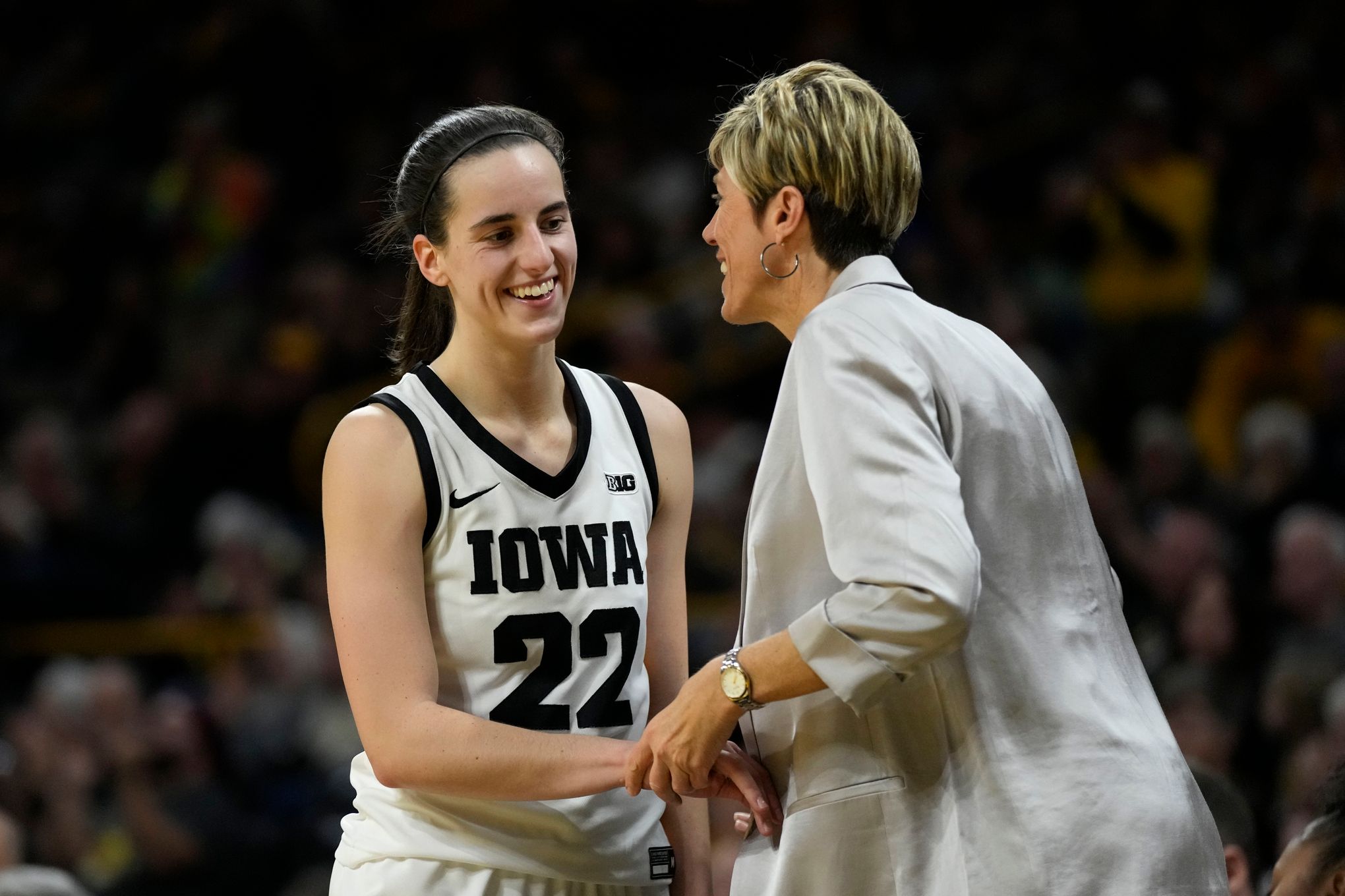 Iowa begins post-Caitlin Clark era with lower expectations and a new coach.  Players see opportunity | The Seattle Times