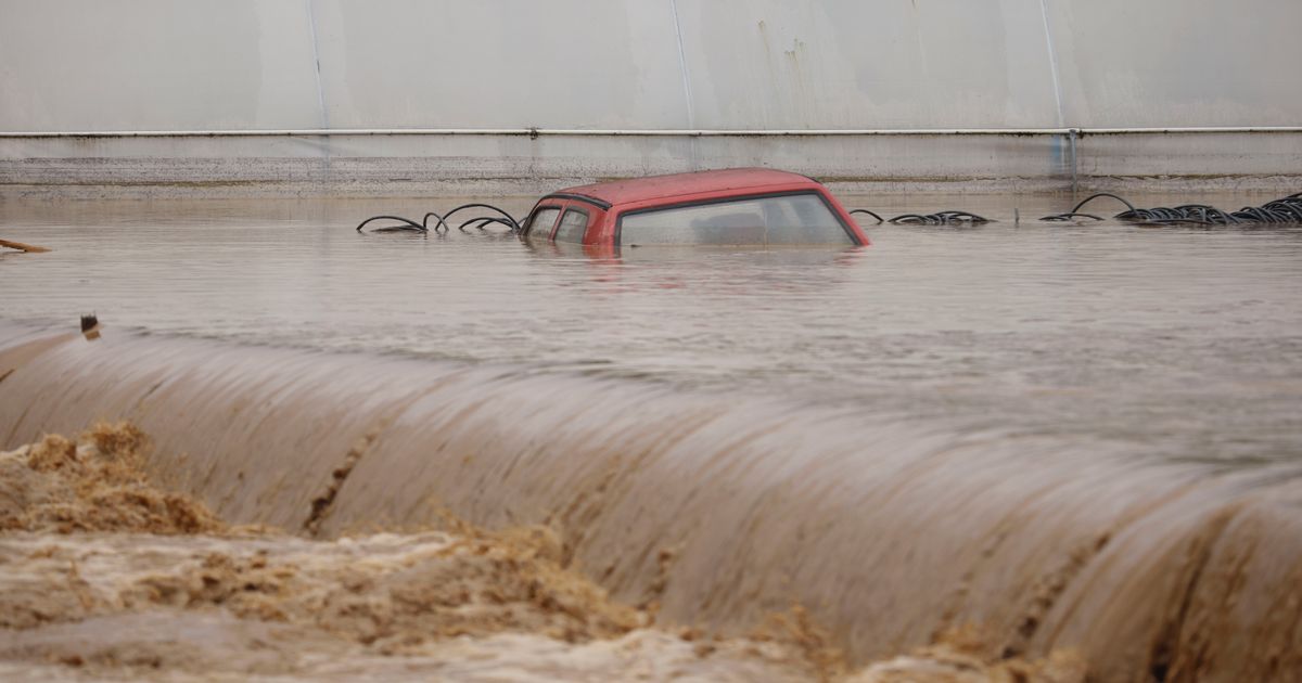 Tormentas y fuertes inundaciones azotan gran parte de Bosnia y matan al menos a 14 personas