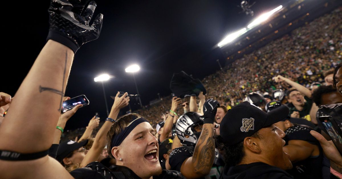 AP Top 25: Oregon, Penn State move behind No. 1 Texas. Army, Navy both ranked for 1st time since ’60