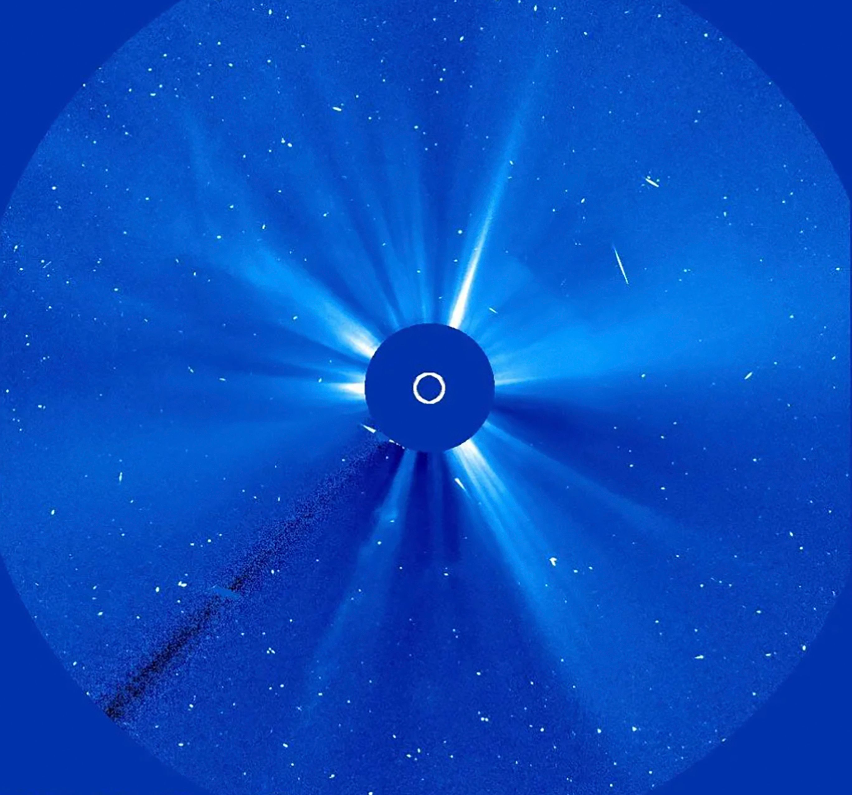 コメット COMET ST-300 Halloween comet' breaks apart after flying close to the sun | The