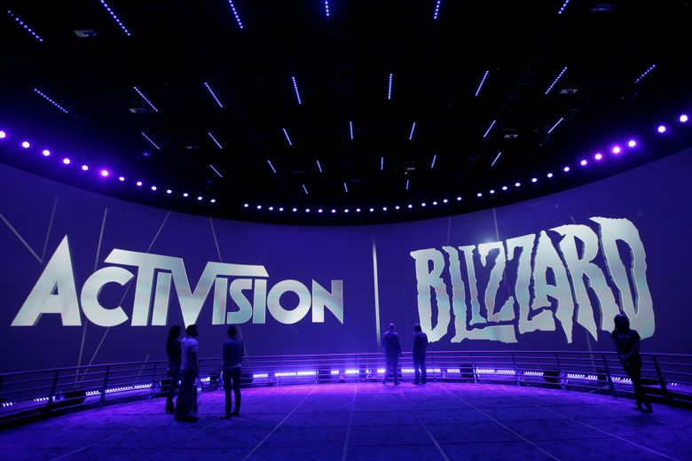 На выставке Electronic Entertainment Expo в Лос-Анджелесе показан стенд Activision Blizzard. В прошлом году Microsoft купила издательство видеоигр за 69 миллиардов долларов. (AP Photo/Jae C. Hong, архив)