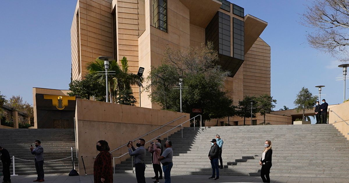 Archdiocese of Los Angeles agrees to pay 880 million to victims of