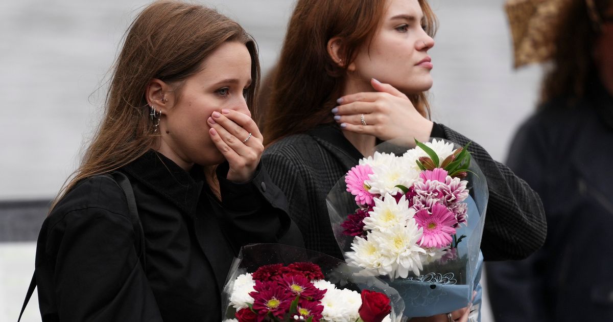 Hundreds gather in central London to mourn death singer Liam Payne