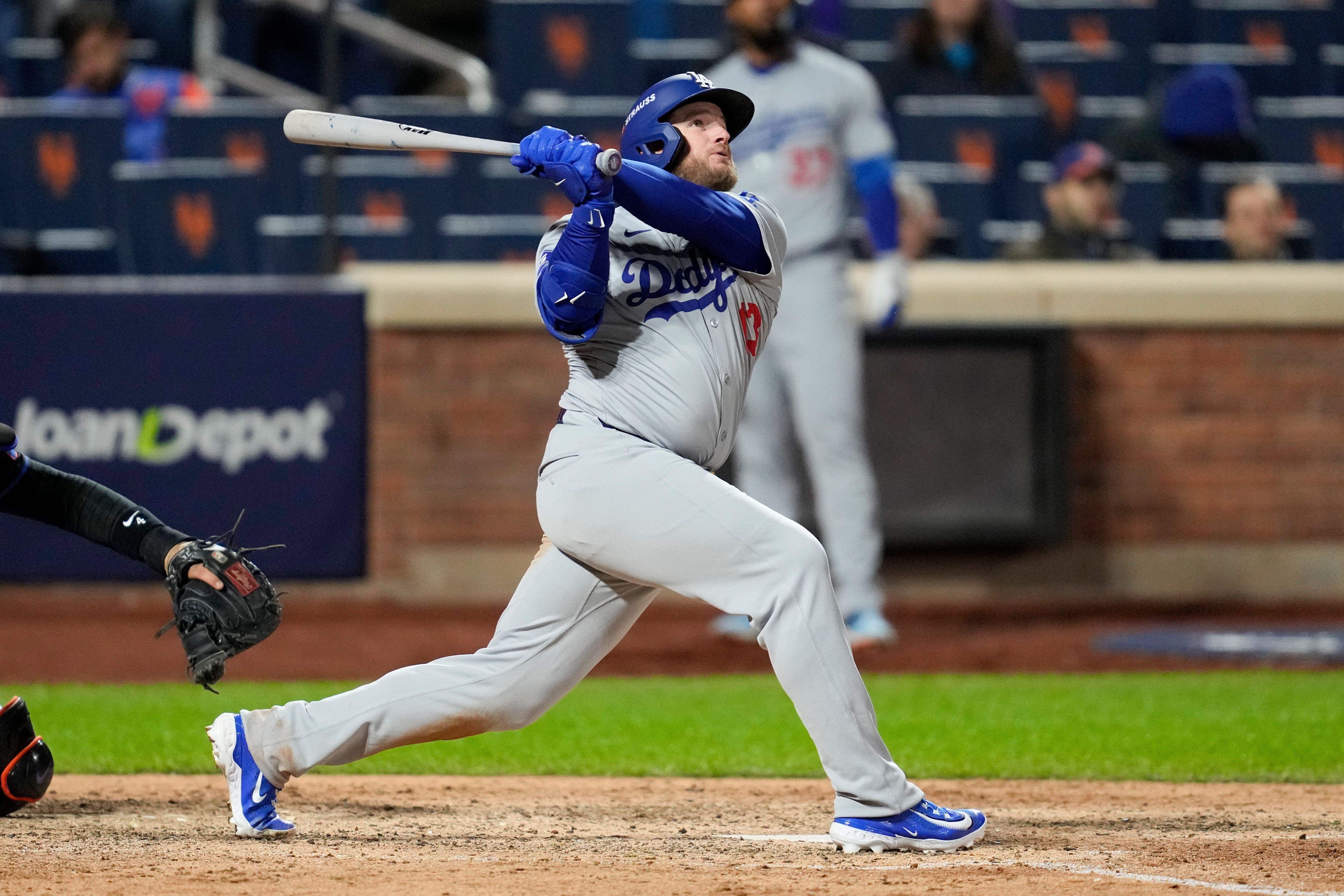 Max Muncy becomes first player to reach in 12 straight plate