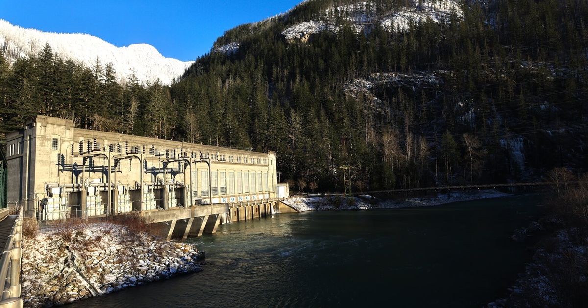Seattle City Light rate surcharge remains after bad water year