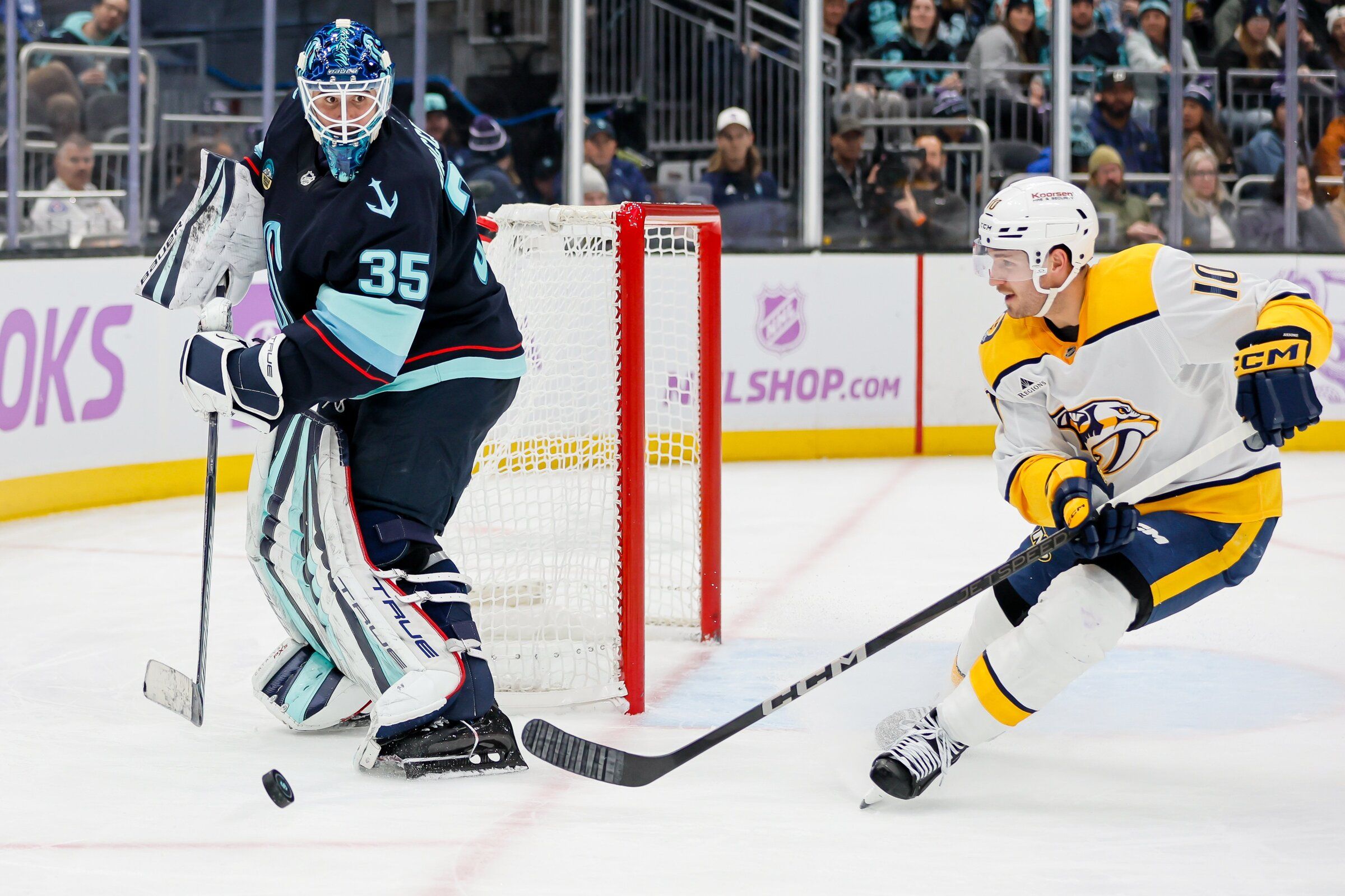 Joey Daccord earns shutout, Kraken close homestand on high note