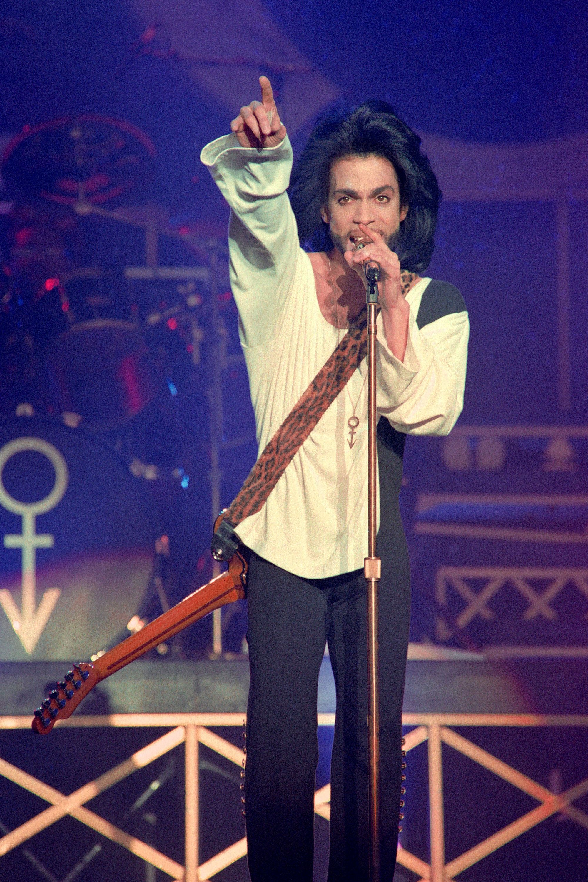Rare Prince guitar sells for $381,000 at auction | The