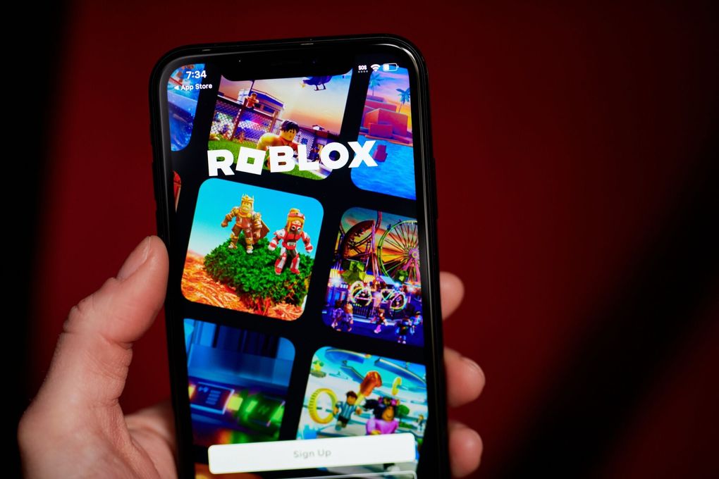 Roblox will ban kids under 13 from ‘social hangouts’