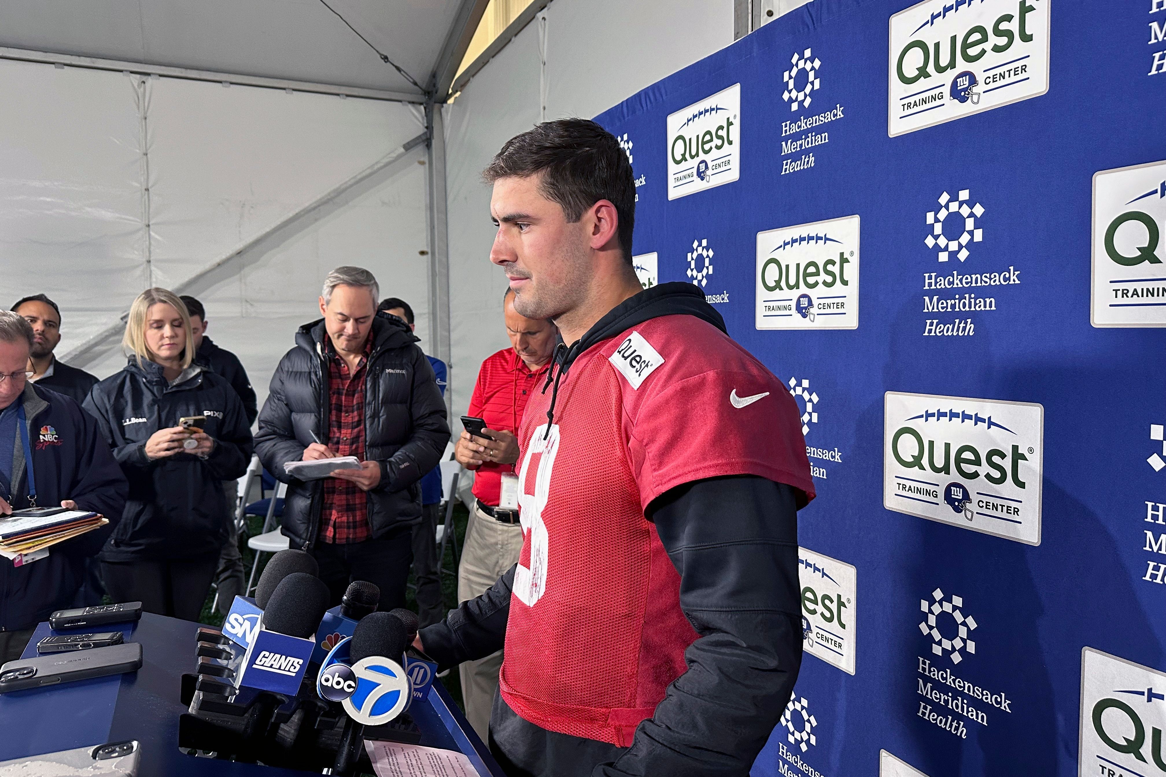 QB Daniel Jones Disagrees With The Giants’ Decision To Bench Him And ...