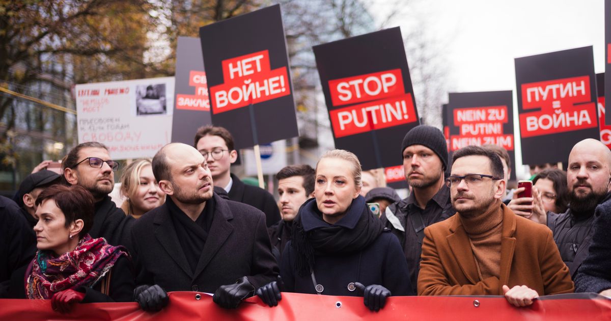 Putin critics lead a march in Berlin calling for democracy in Russia and an end to war in Ukraine