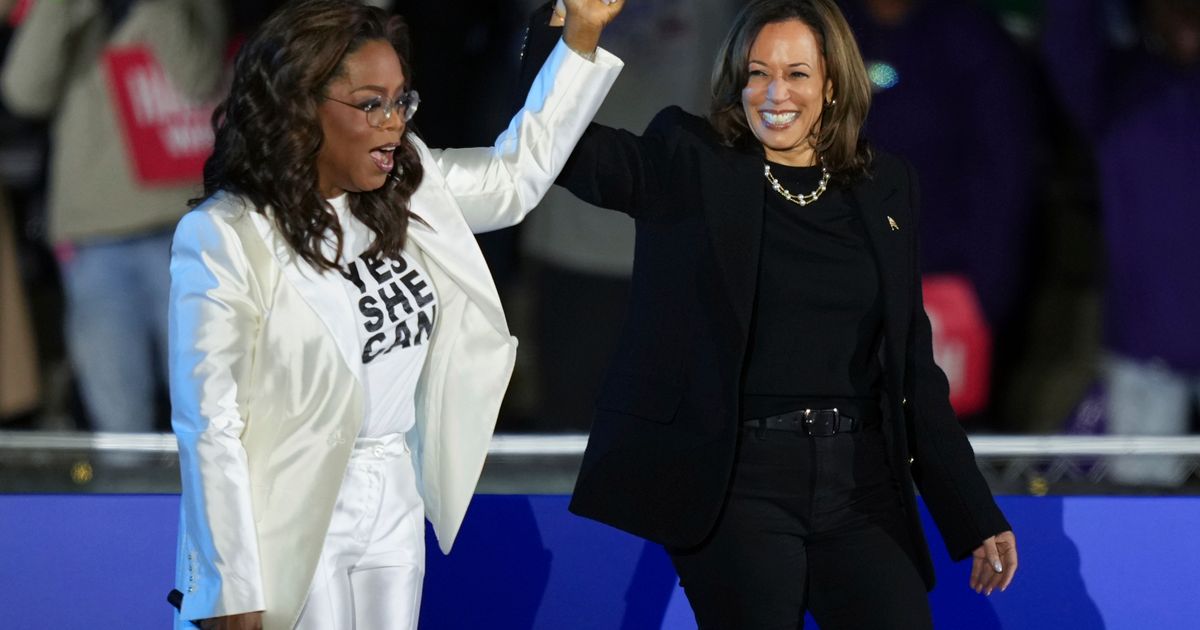 On the night before Election Day, Kamala Harris brings in celebrities. Donald Trump is unimpressed