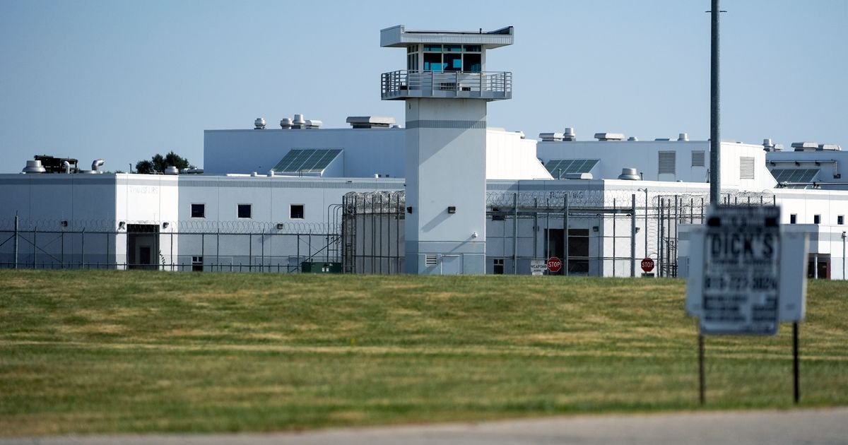 Illinois officials take first step toward construction of 2 new prisons