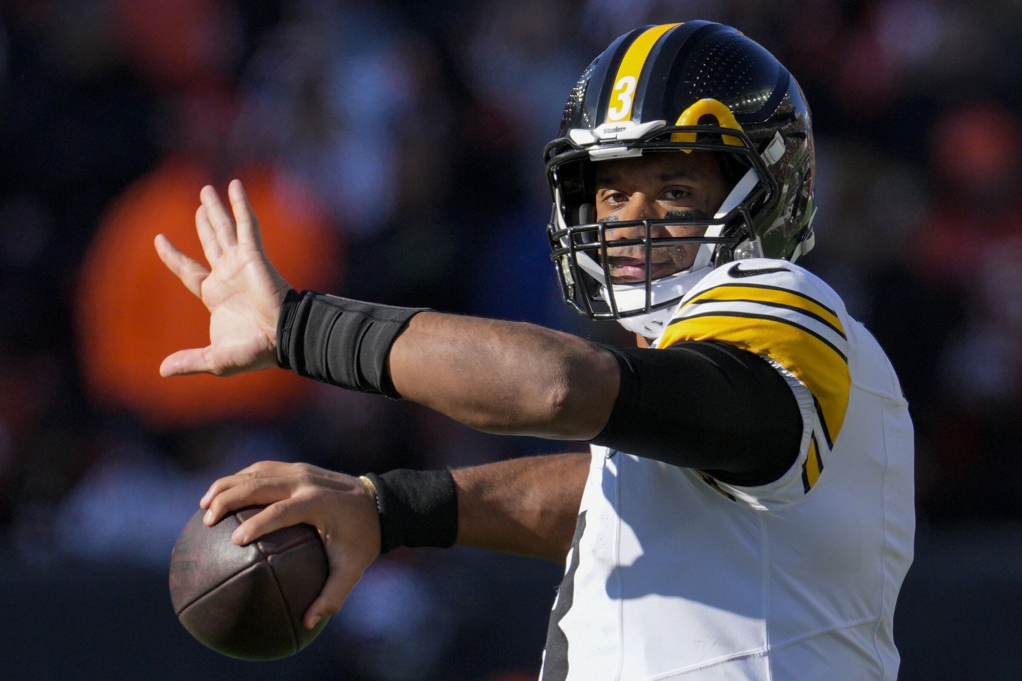 Russell Wilson isn't cooked, he's cooking. So is the Steelers' offense |  The Seattle Times