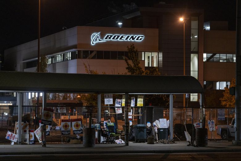 Unattended picket signs are piled up outside a Boeing facility in Seattle on Nov. 4 after unionized workers voted to end their 53-day strike, which had paused jet production and delayed CEO Kelly Ortberg&#8217;s initial plans for recovery. (M. Scott Brauer / The New York Times) 