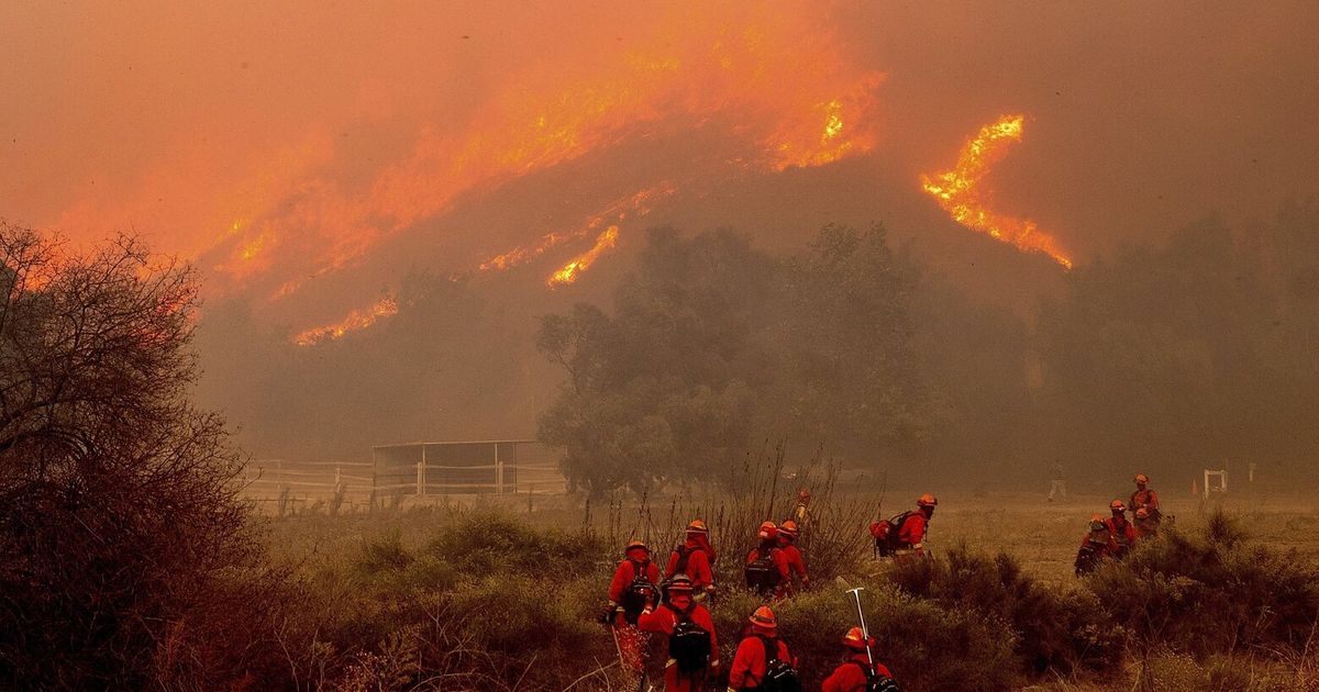 Thousands without power as Santa Ana winds bring increased fire risk ...