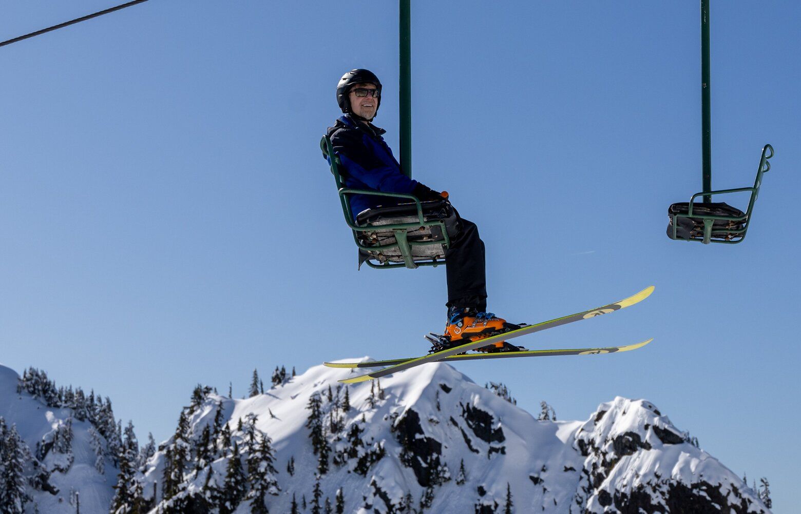 WA ski hill to retire its loveseat-sized chairlift after final