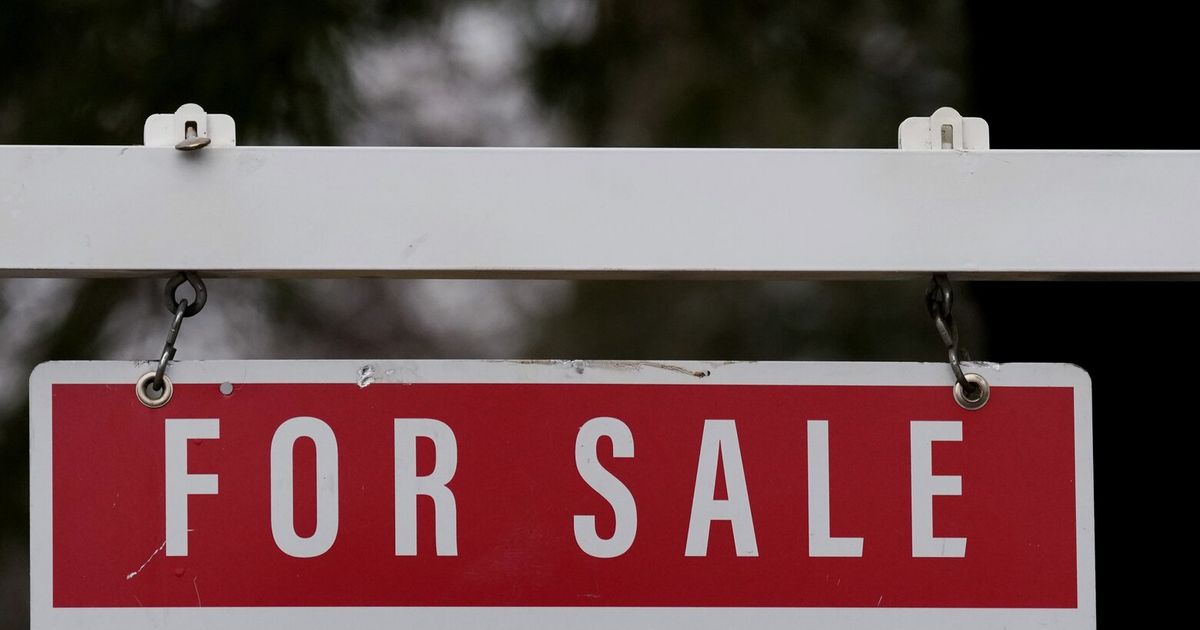 Common charge on 30-year mortgage eases for second week in as row, however stays just under 7%