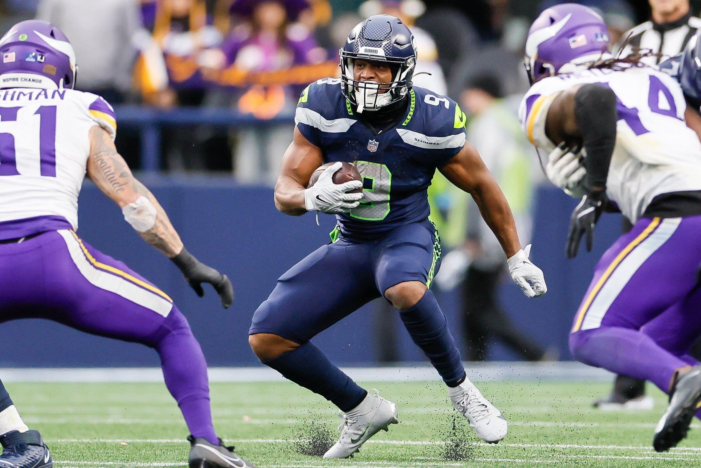 Seahawks Edge Bears in Rainy Thriller Keeping Playoff Hopes Alive