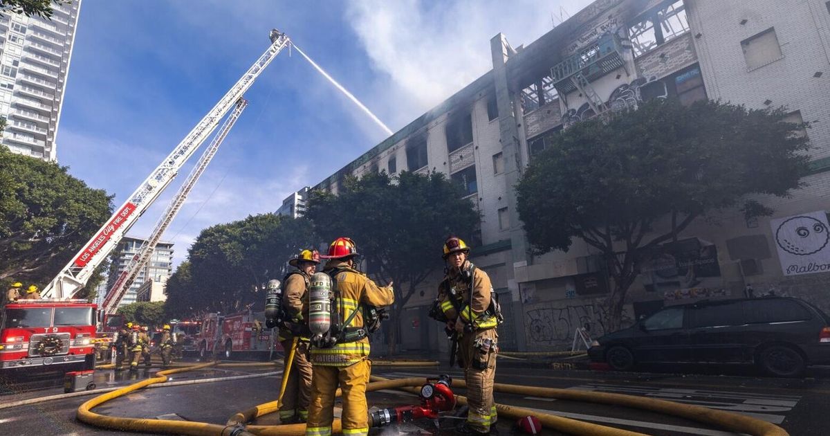 Los Angeles building featured on Doors’ ‘Morrison Hotel’ cover burns