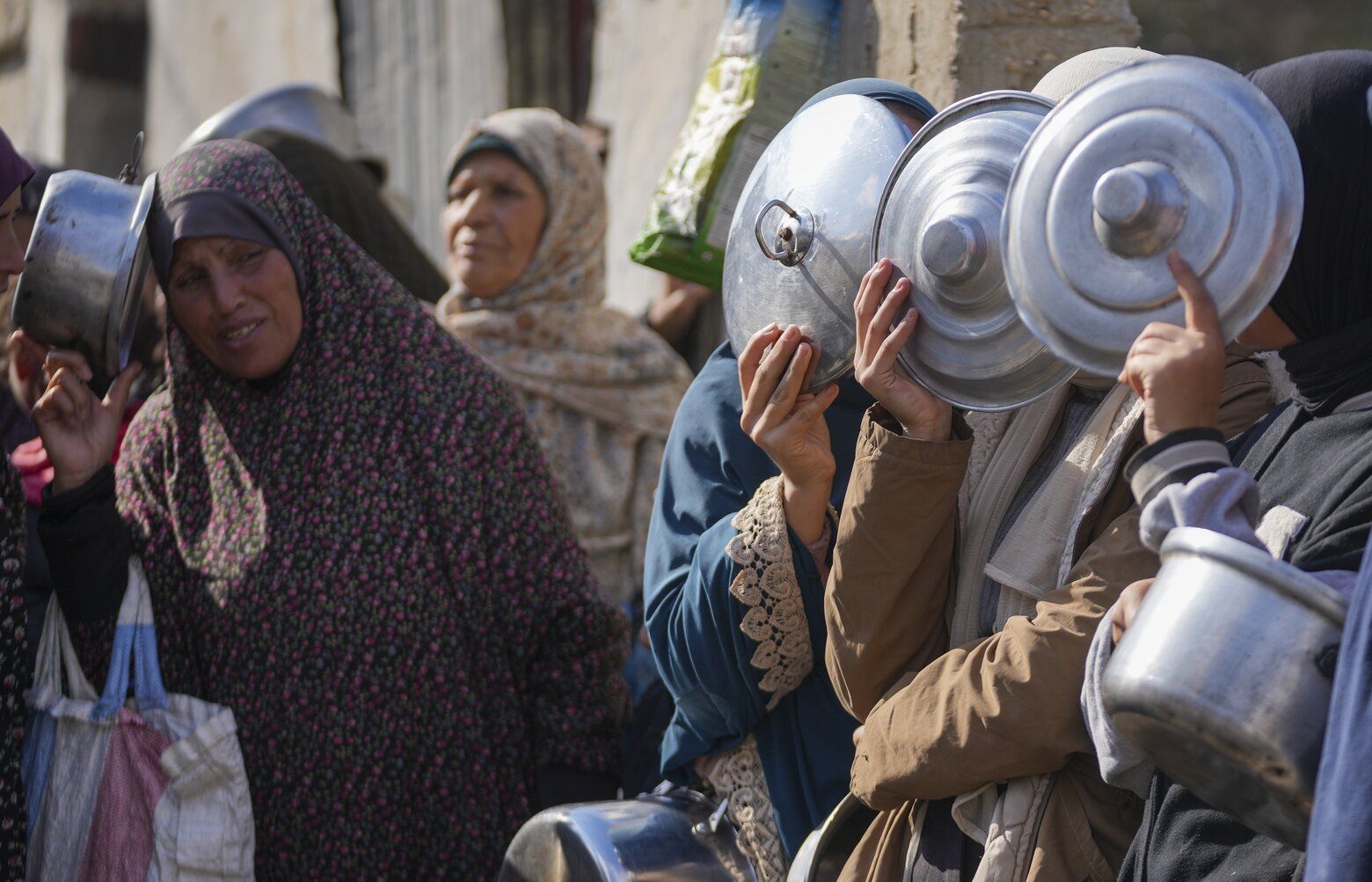 In Gazas crowded tent camps, women wrestle with lack of privacy