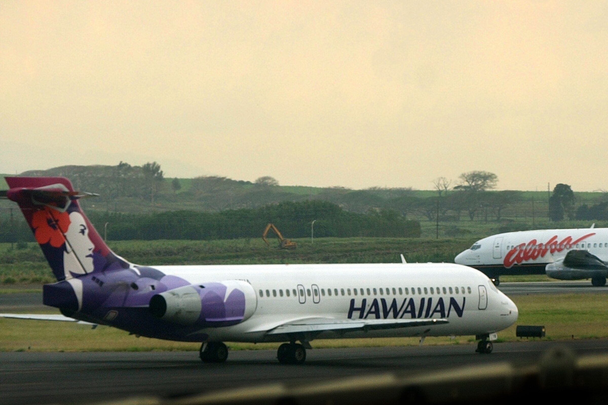 Honolulu-bound flight turns back to Sea-Tac after fumes enter