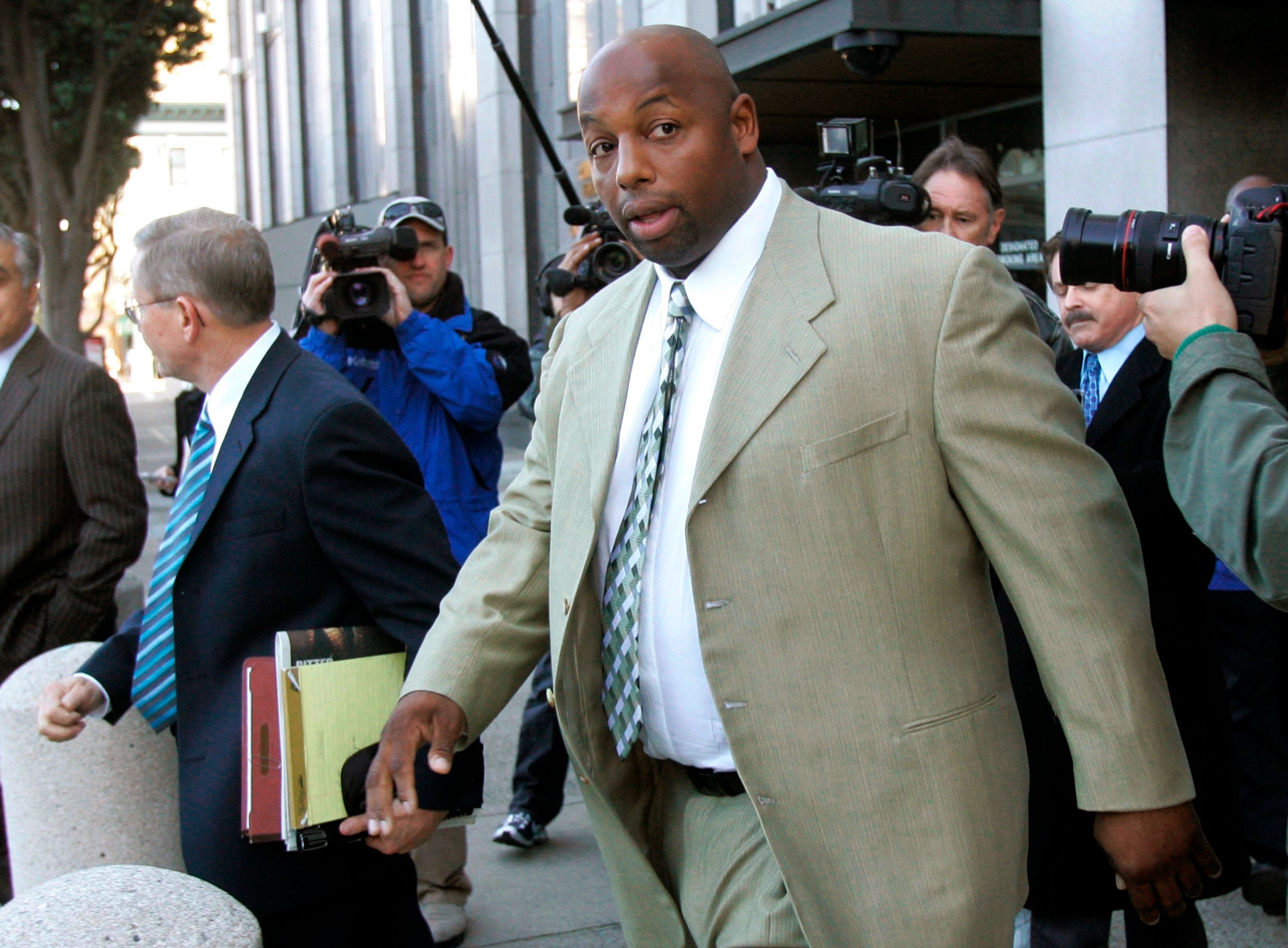 Appeals court overturns ex-49er Dana Stubblefields rape conviction