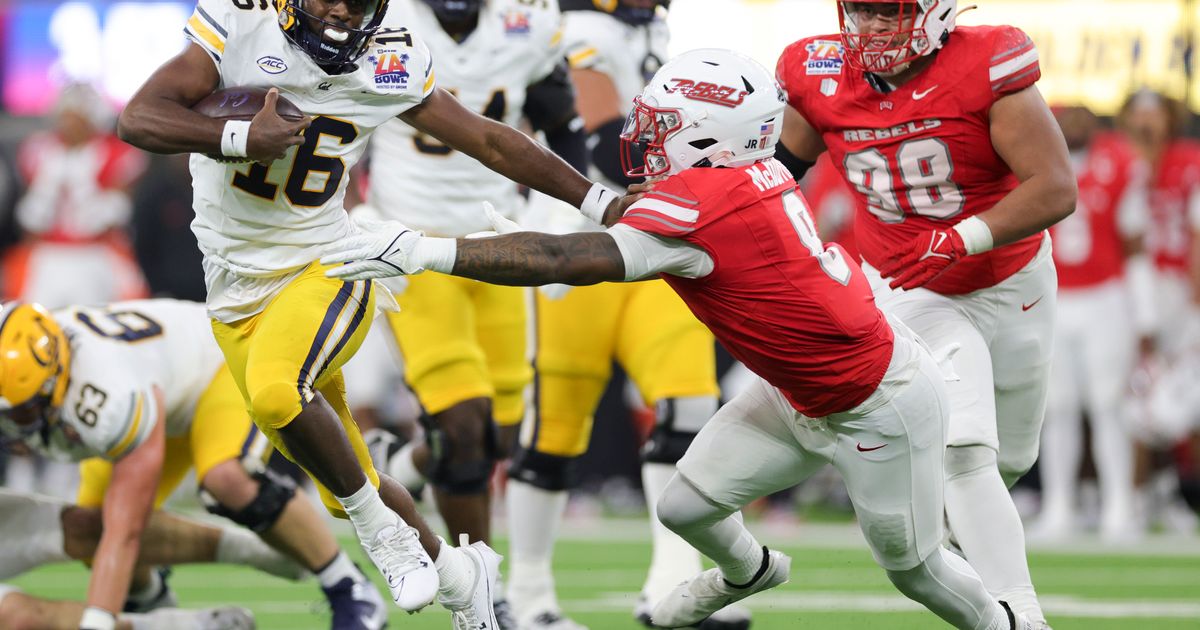 HajjMalik Williams throws 2 TDs passes to help No. 24 UNLV beat Cal 24