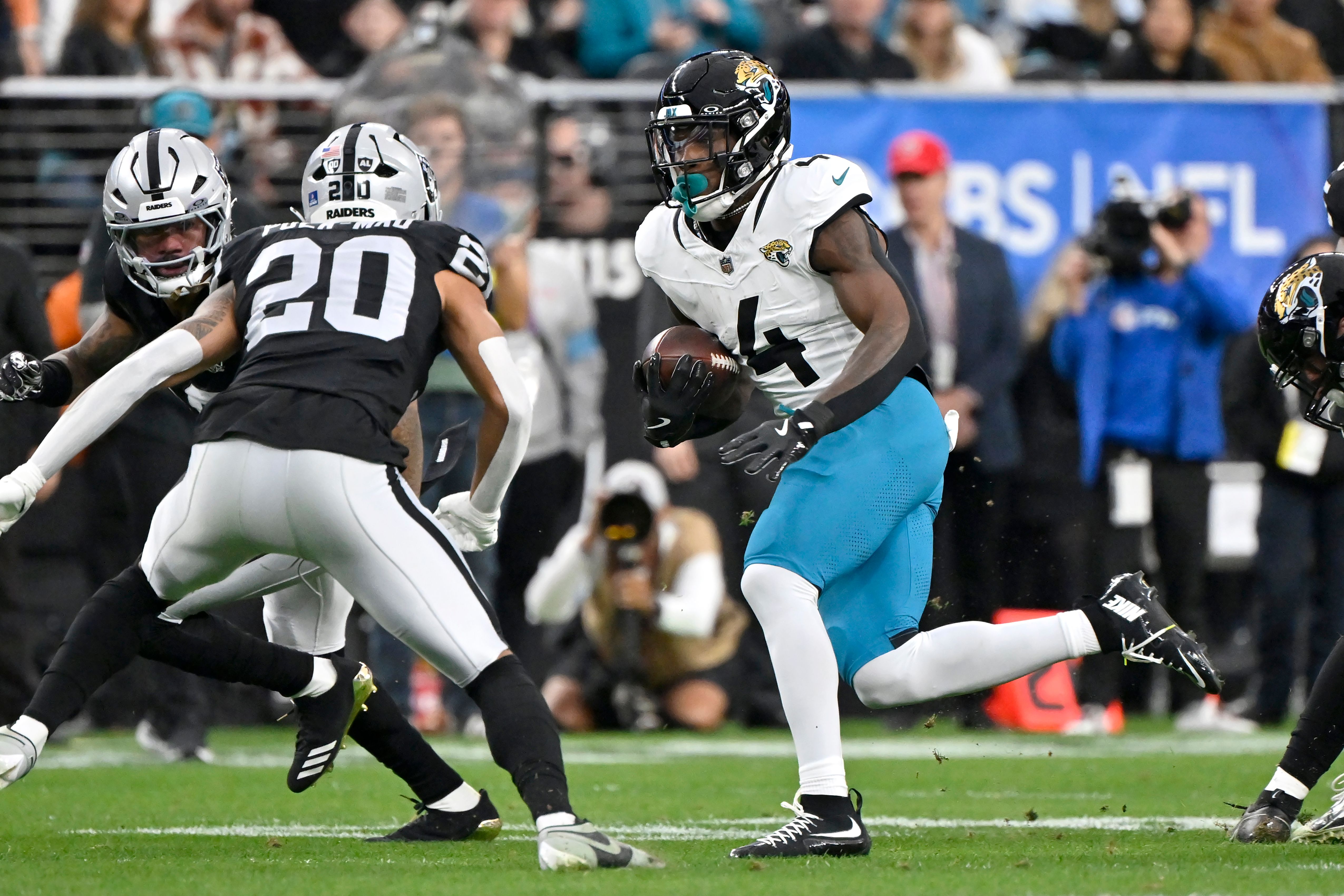 O'Connell passes for 257 yards and Raiders snap 10-game skid with