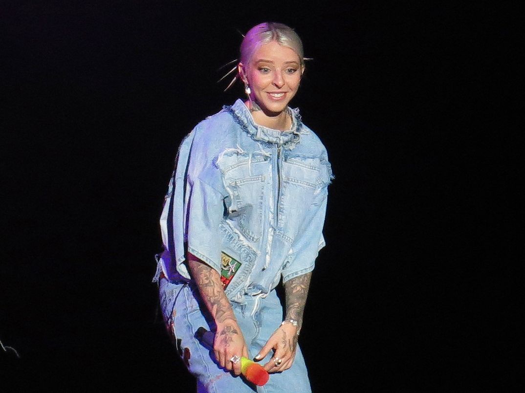 Aape ダウンラッパー着用Young Miko Aape ダウンラッパー着用Young Miko Young Miko Delivers A Feel